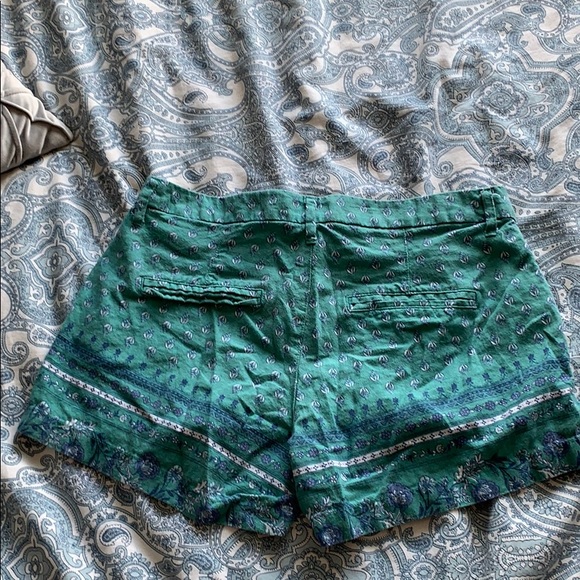 Size 4 old navy shorts - Picture 2 of 4